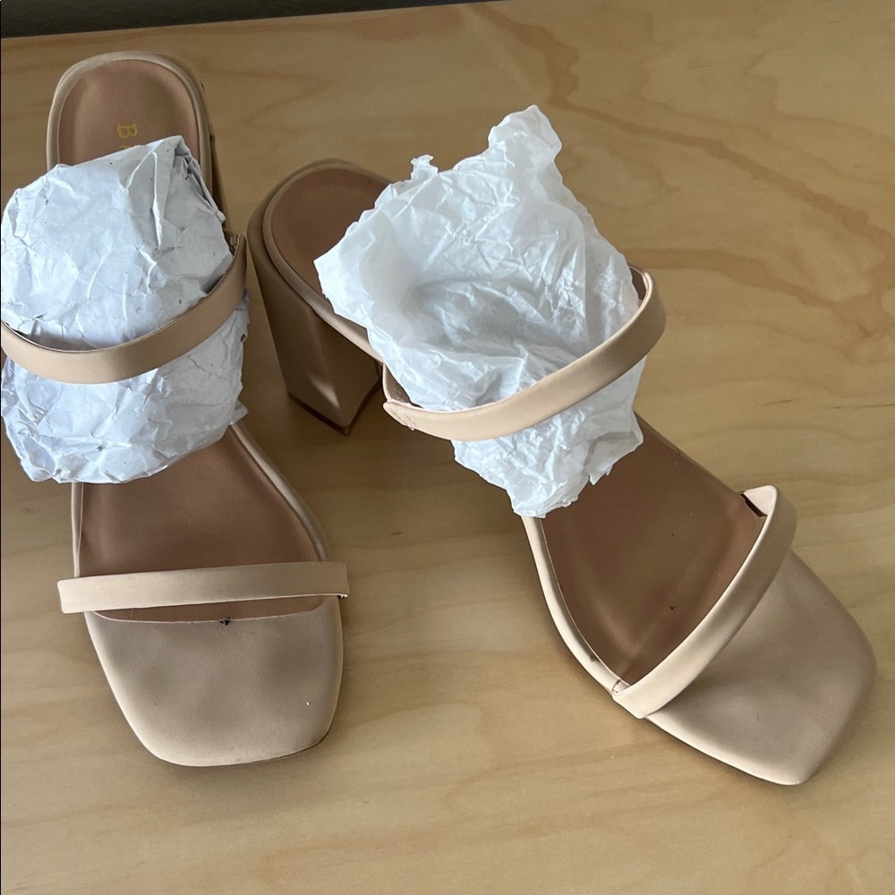 Bamboo strapped sandal nude size 10